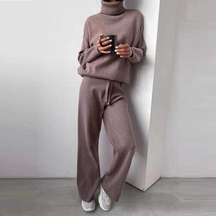 Yara | 2-piece set, sweater with turtleneck and long pants.