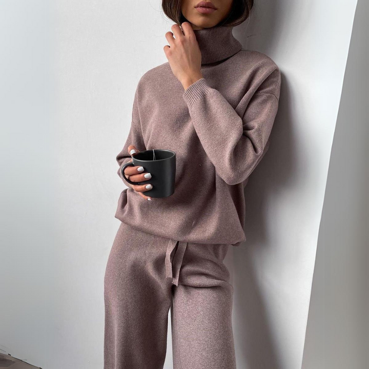 Yara | 2-piece set, sweater with turtleneck and long pants.