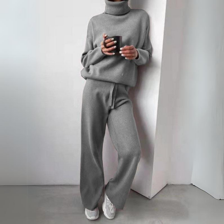 Yara | 2-piece set, sweater with turtleneck and long pants.