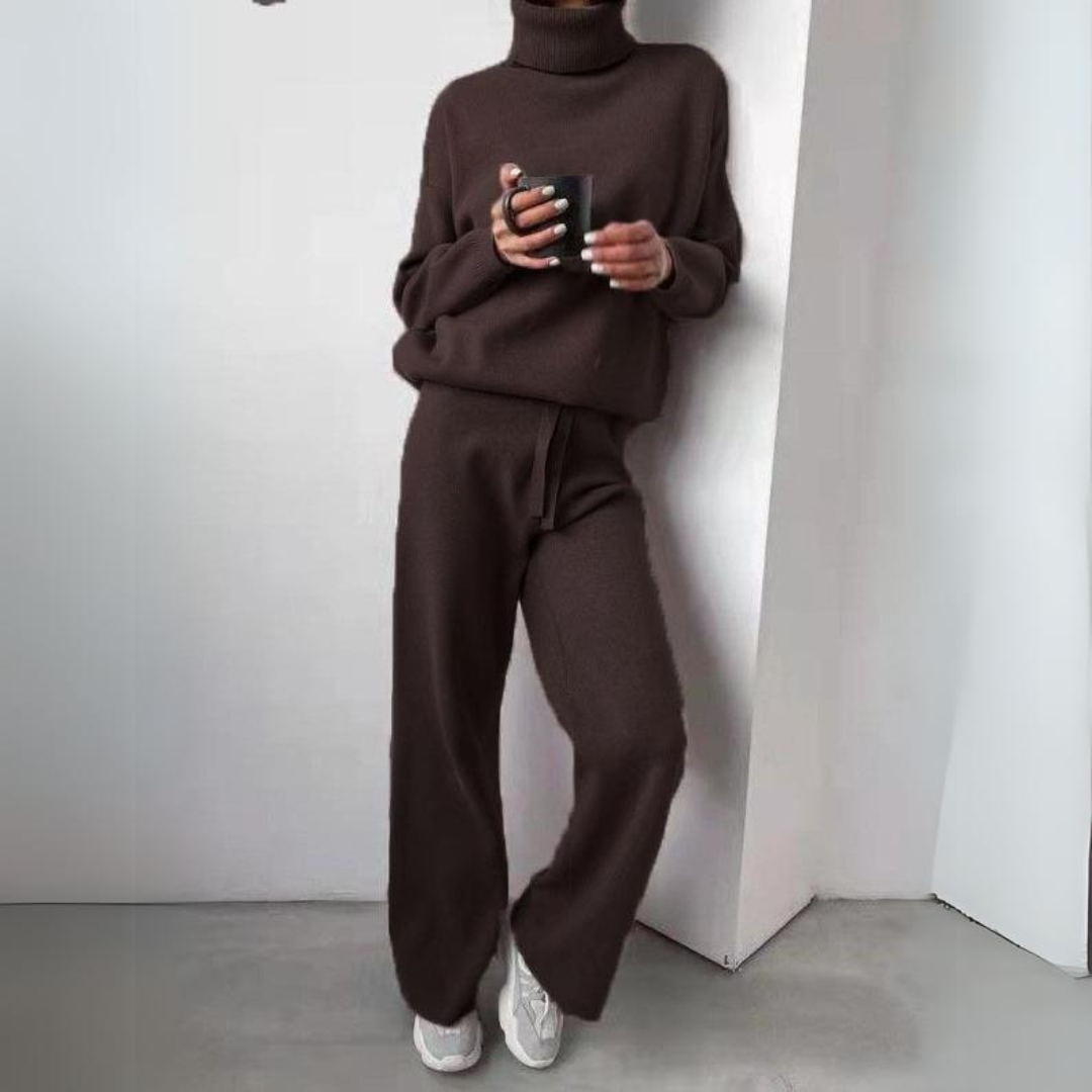 Yara | 2-piece set, sweater with turtleneck and long pants.