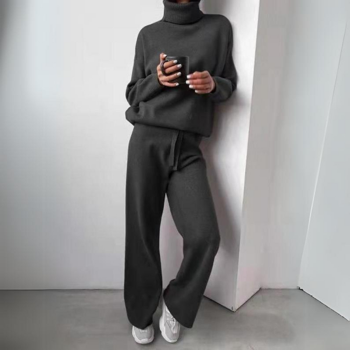 Yara | 2-piece set, sweater with turtleneck and long pants.